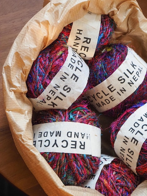 три різні набори для вишивки